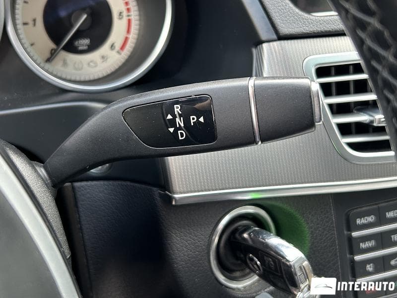 2016 Mercedes E 200 — Miniatură 12