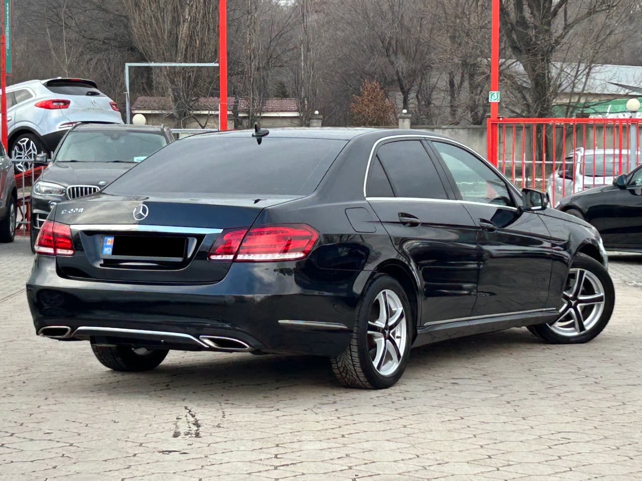 2016 Mercedes E 200 — Miniatură 3