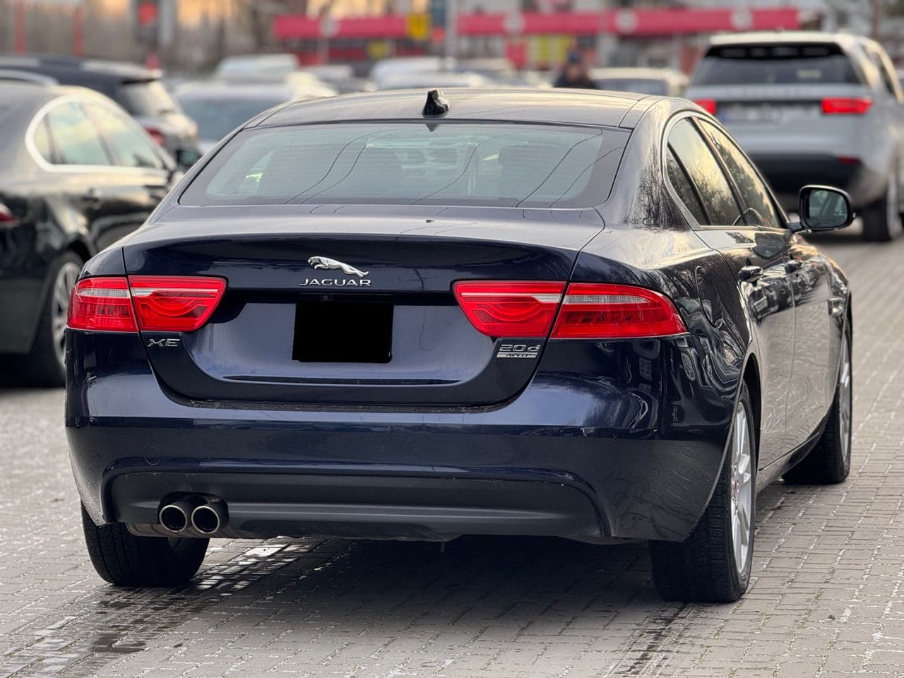 2016 Jaguar XE — Miniatură 2