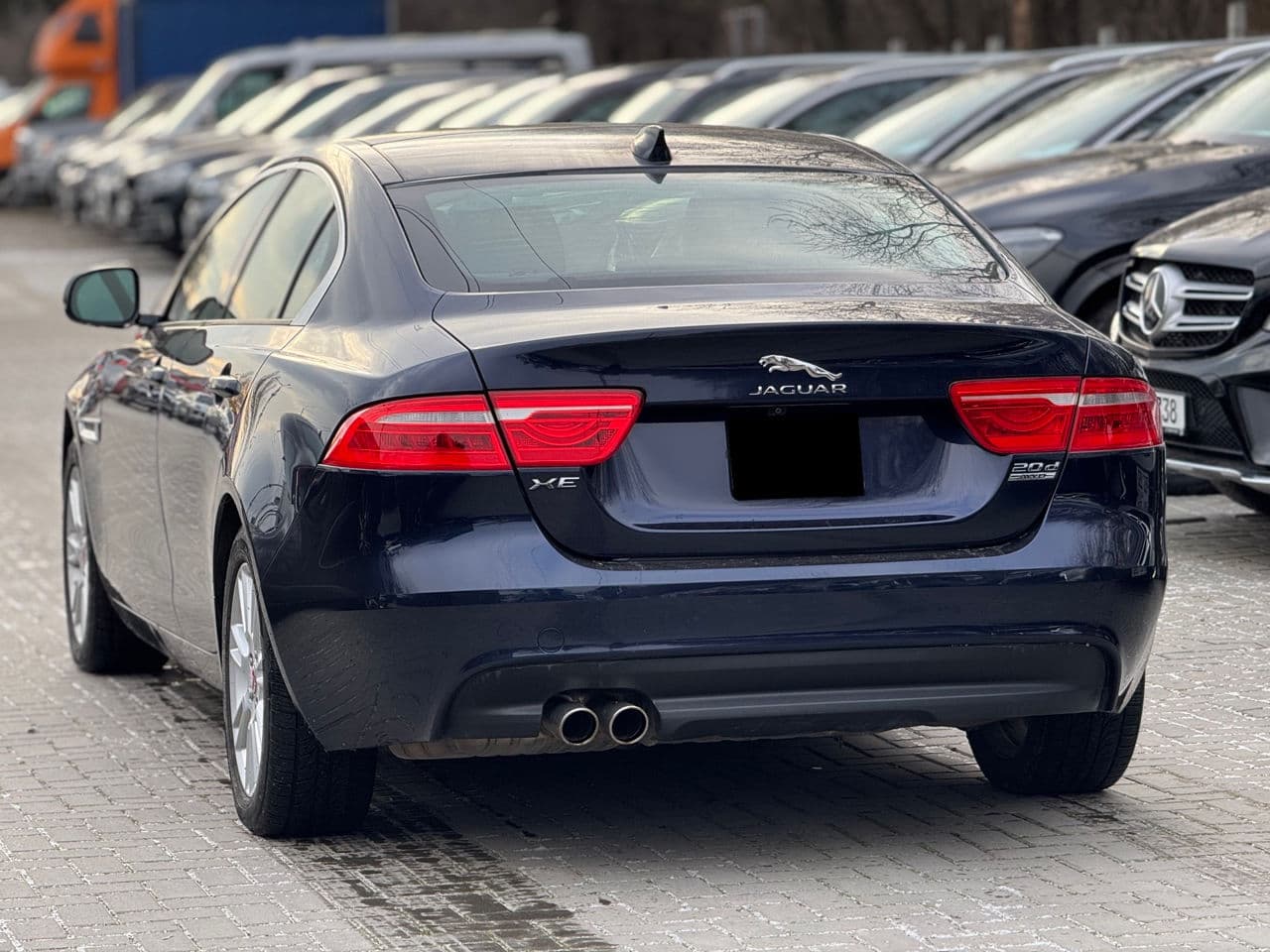 2016 Jaguar XE — Miniatură 4