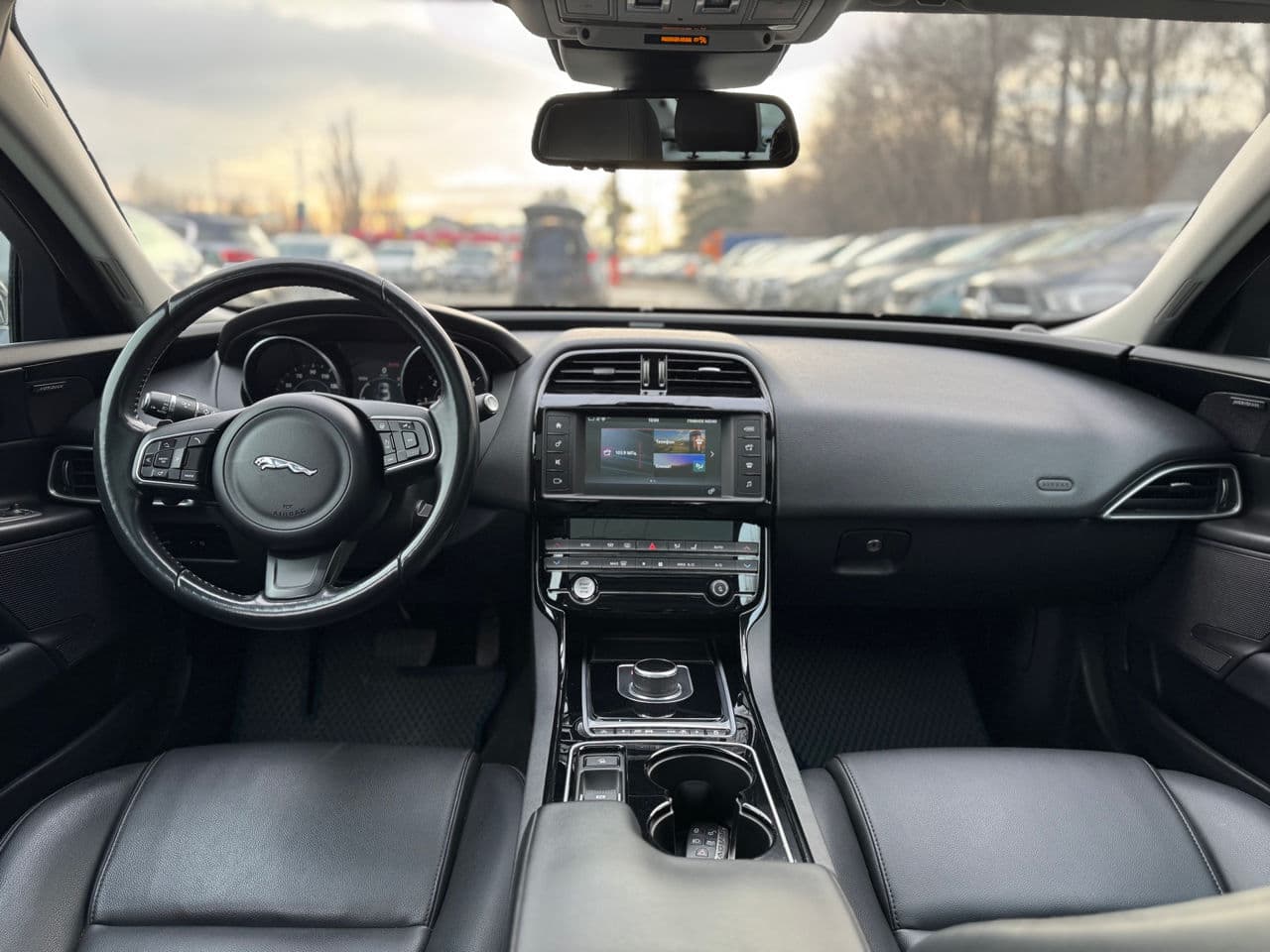 2016 Jaguar XE — Miniatură 16