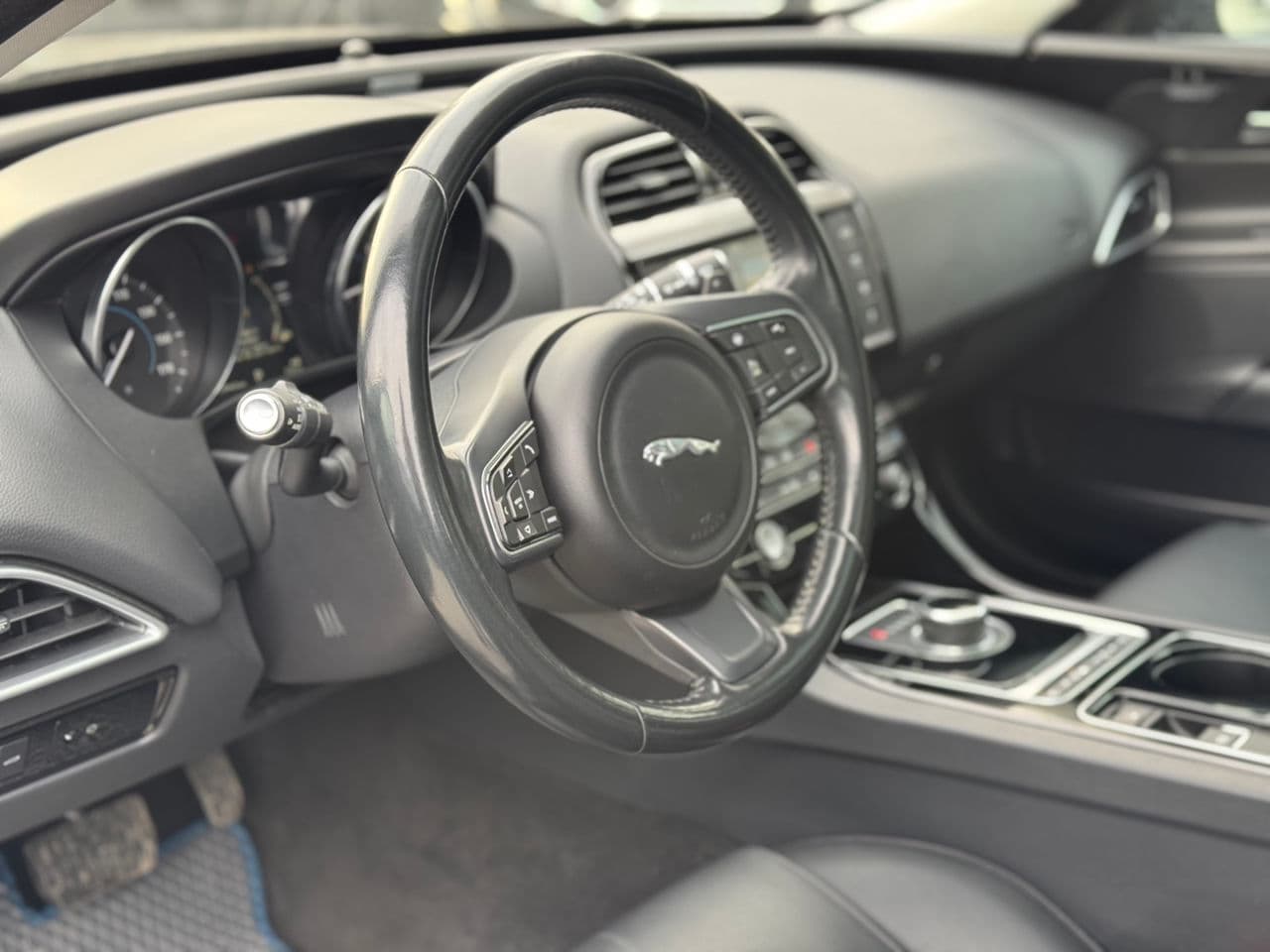2016 Jaguar XE — Miniatură 8