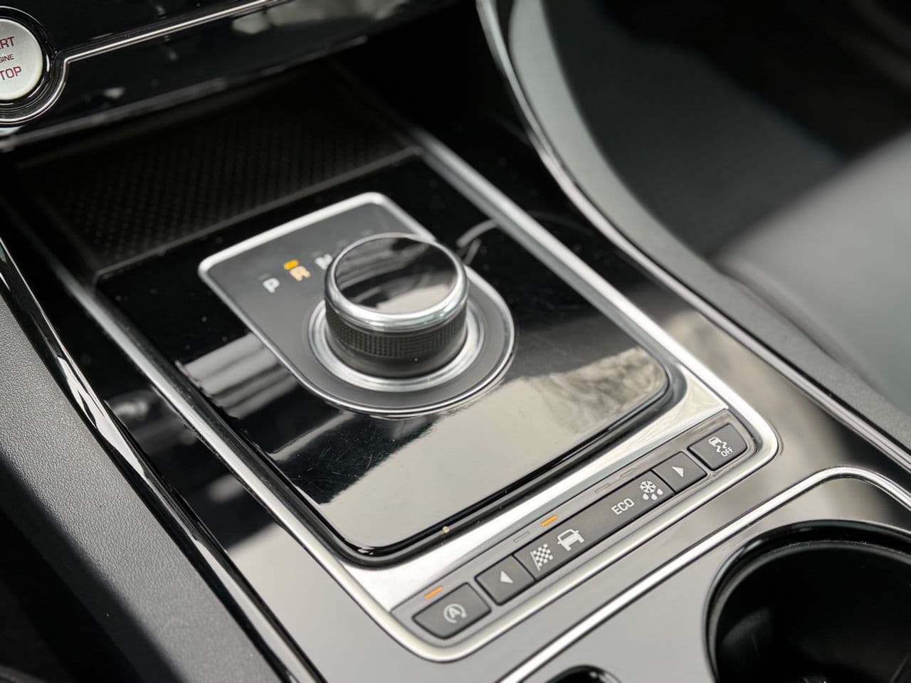 2016 Jaguar XE — Miniatură 14