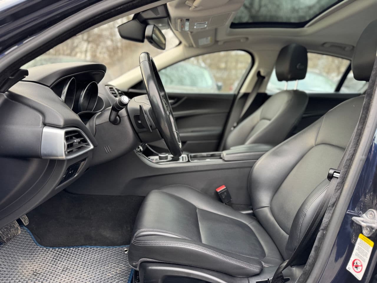 2016 Jaguar XE — Miniatură 7