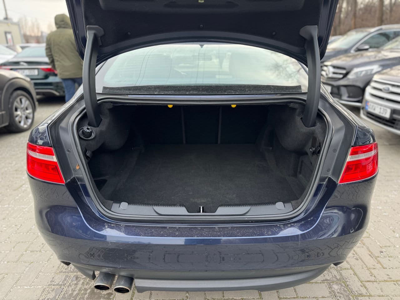 2016 Jaguar XE — Miniatură 5