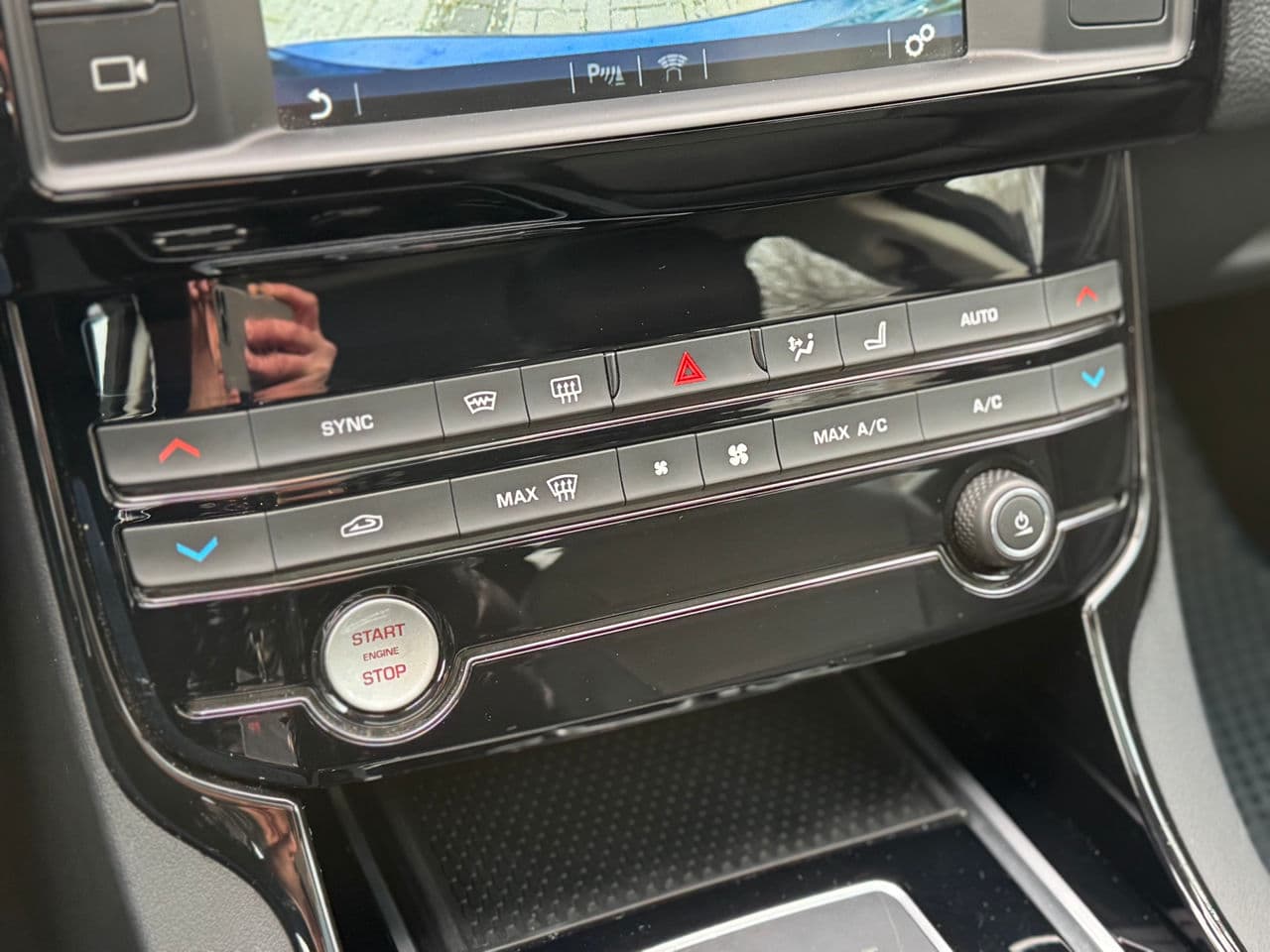 2016 Jaguar XE — Miniatură 13