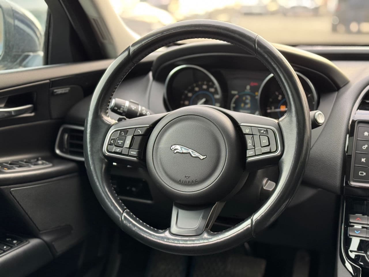 2016 Jaguar XE — Miniatură 9
