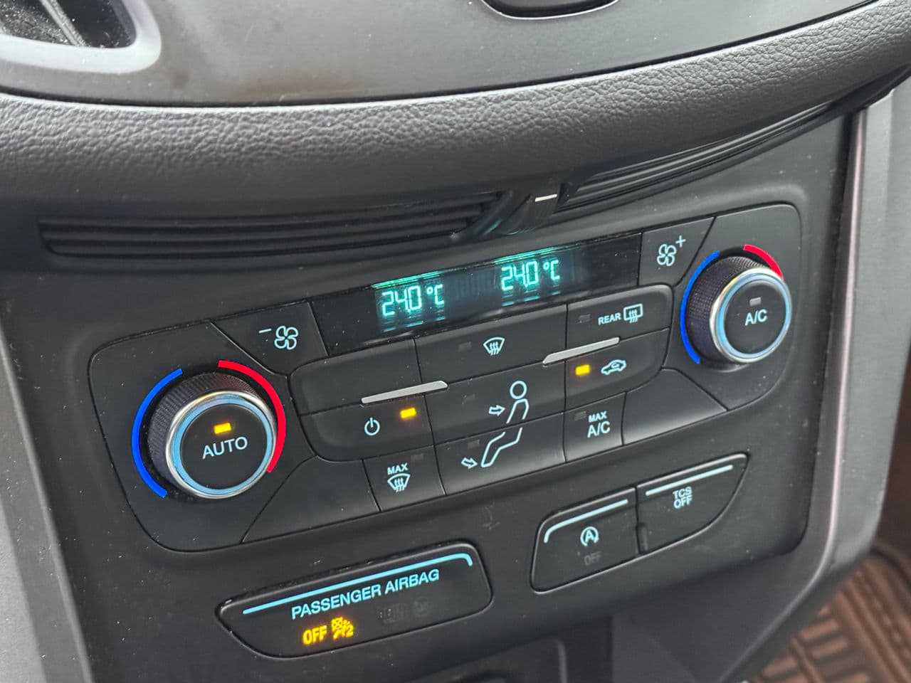 2017 Ford Escape — Miniatură 15