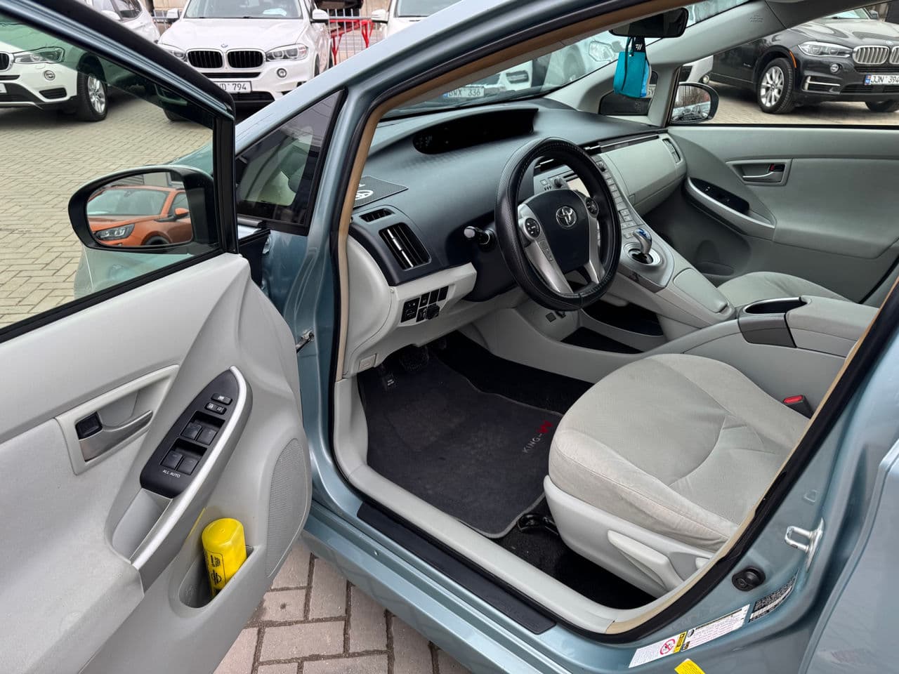 2014 Toyota Prius — Miniatură 8
