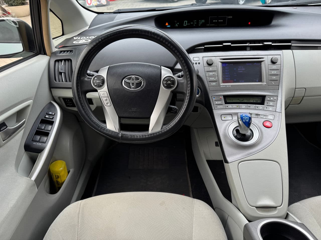 2014 Toyota Prius — Miniatură 11