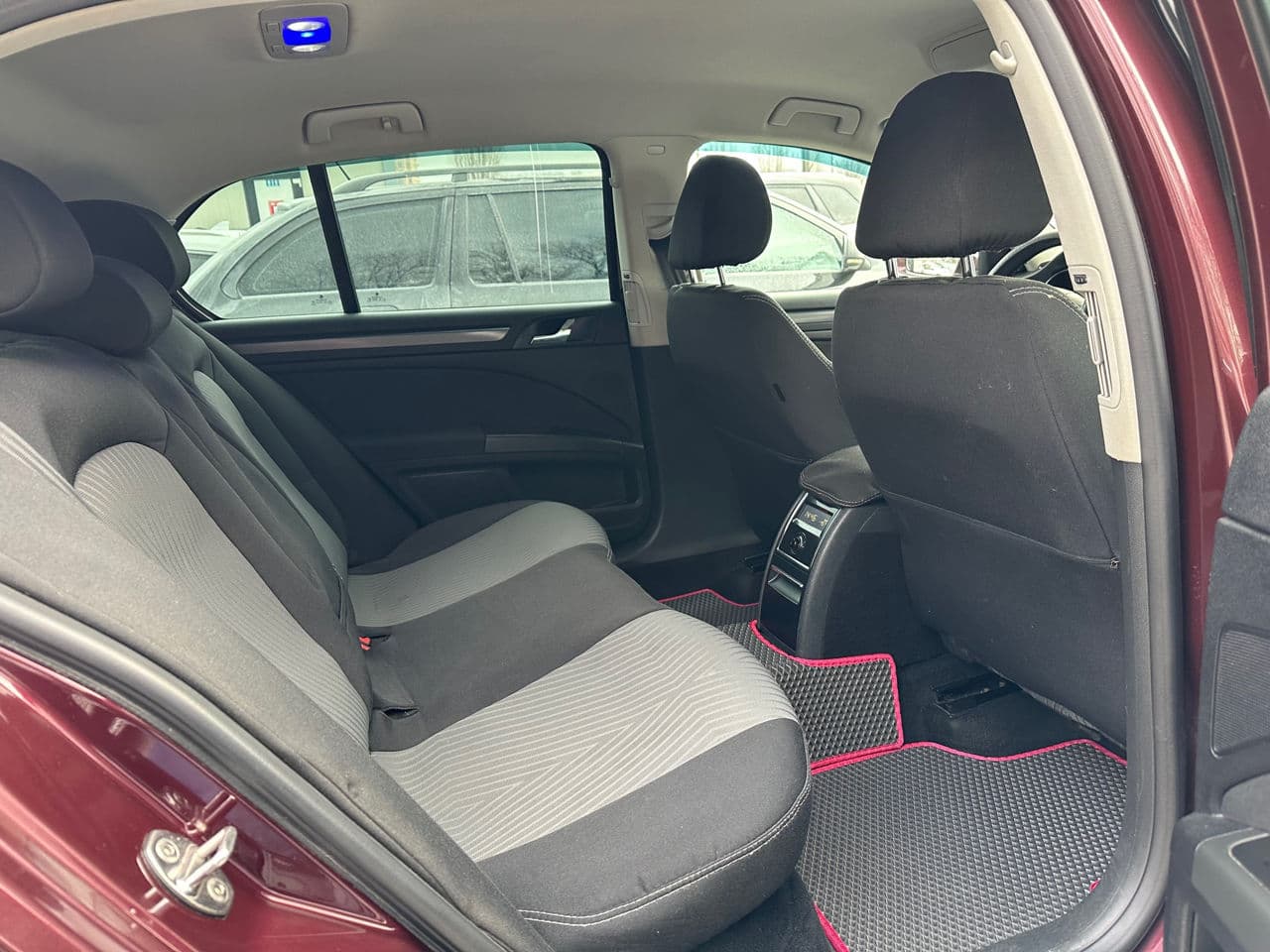 2010 Skoda Superb — Miniatură 14