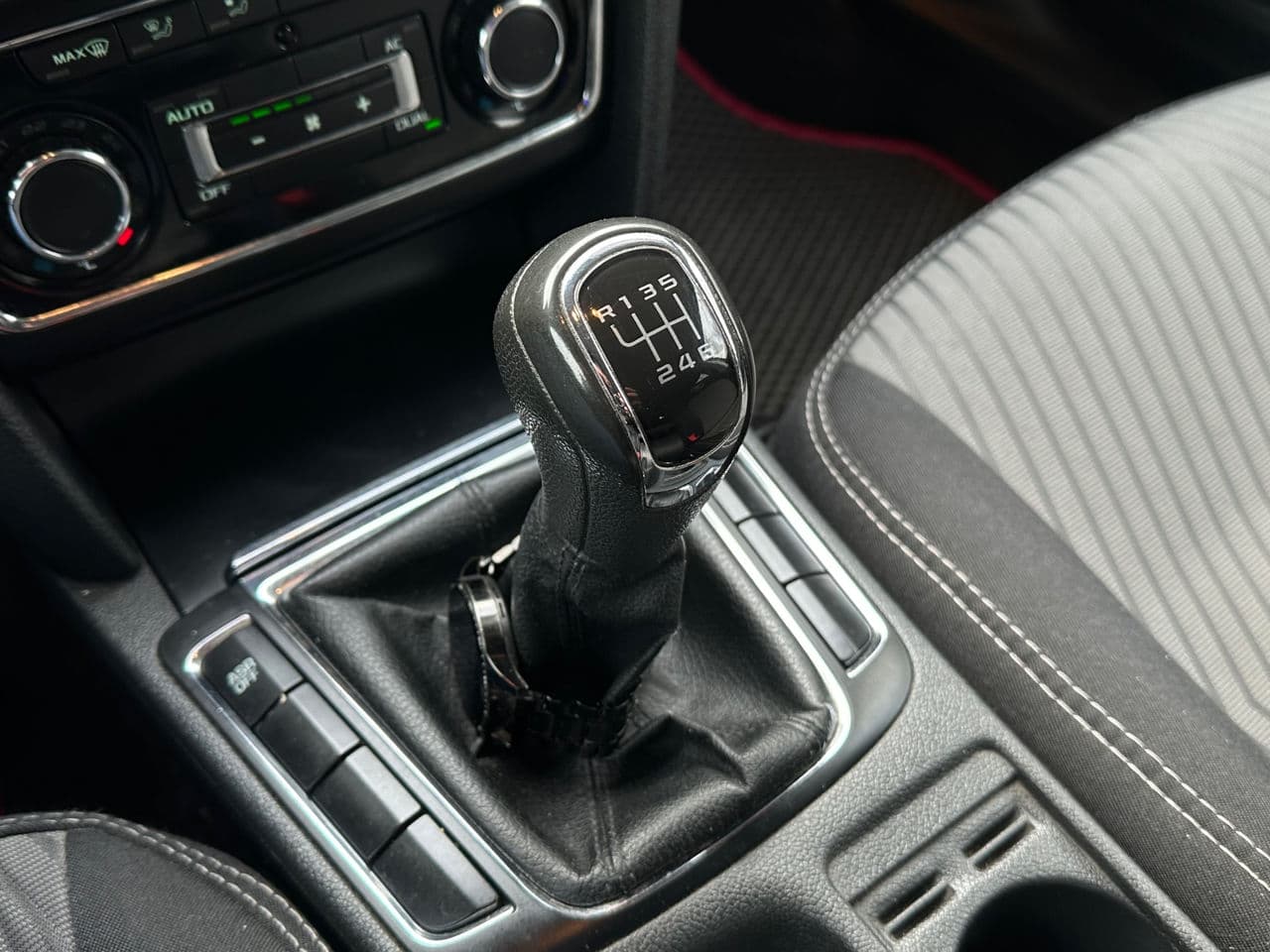 2010 Skoda Superb — Miniatură 12