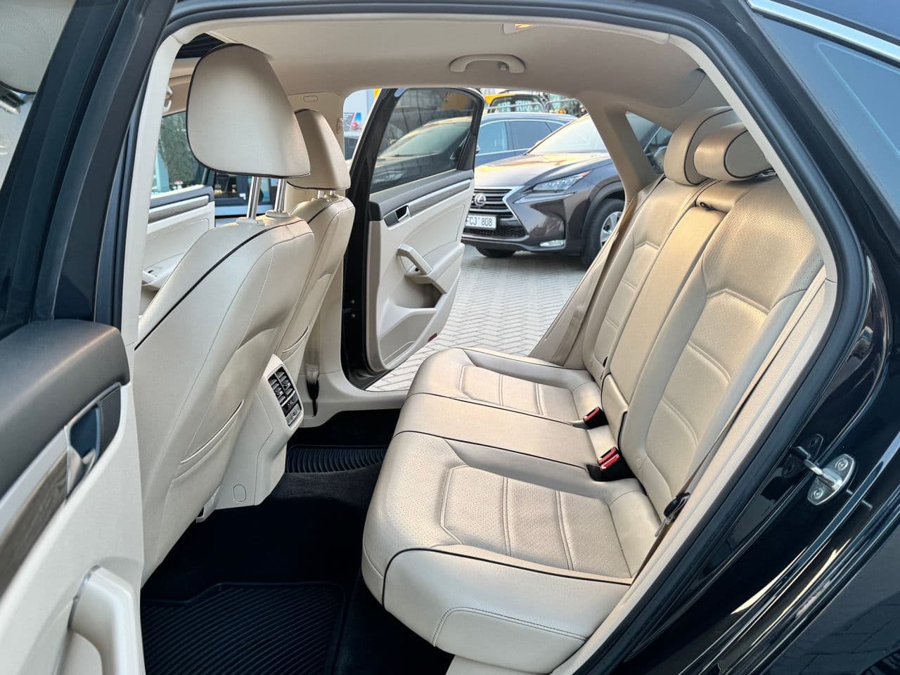 2017 Volkswagen Passat — Miniatură 13