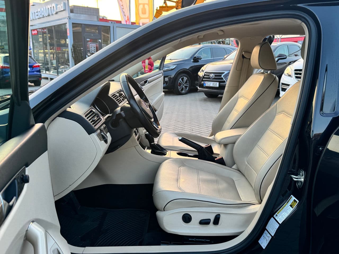 2017 Volkswagen Passat — Miniatură 5