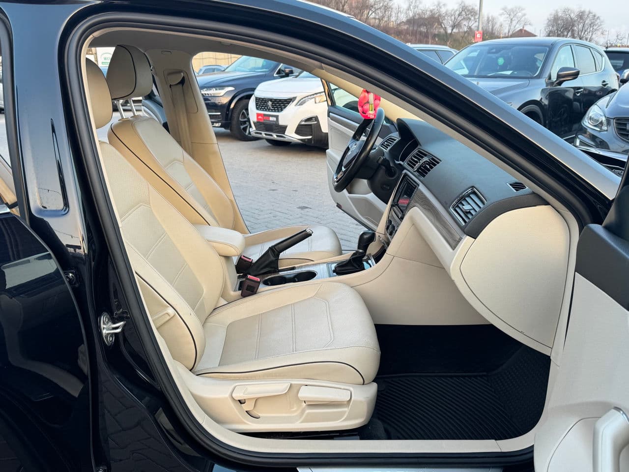 2017 Volkswagen Passat — Miniatură 16