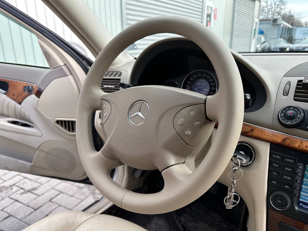 Mercedes E 280 2005 — Миниатюра 7