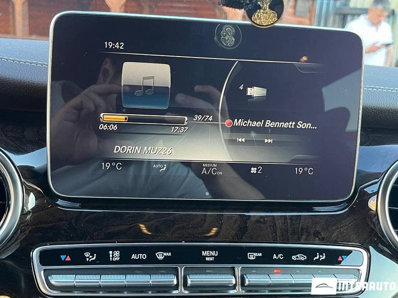 2019 Mercedes V 250 — Miniatură 14