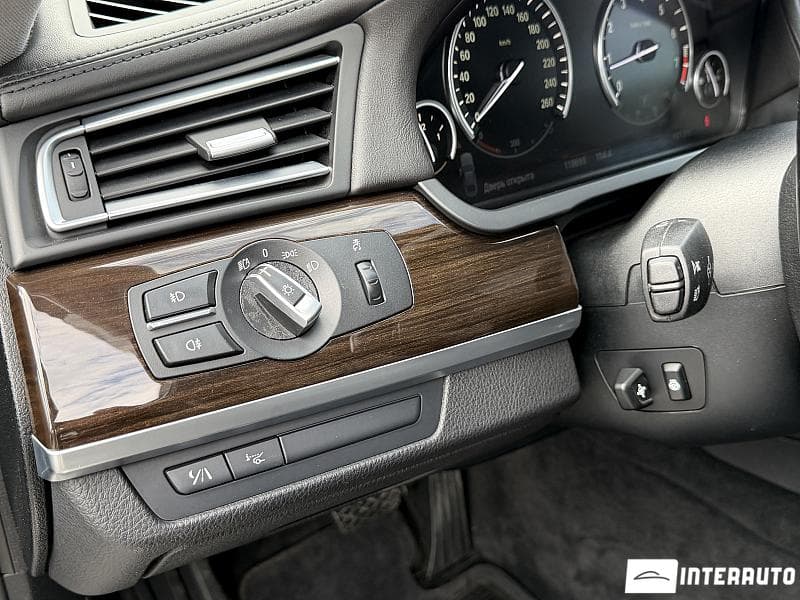 2009 BMW 750 — Miniatură 16