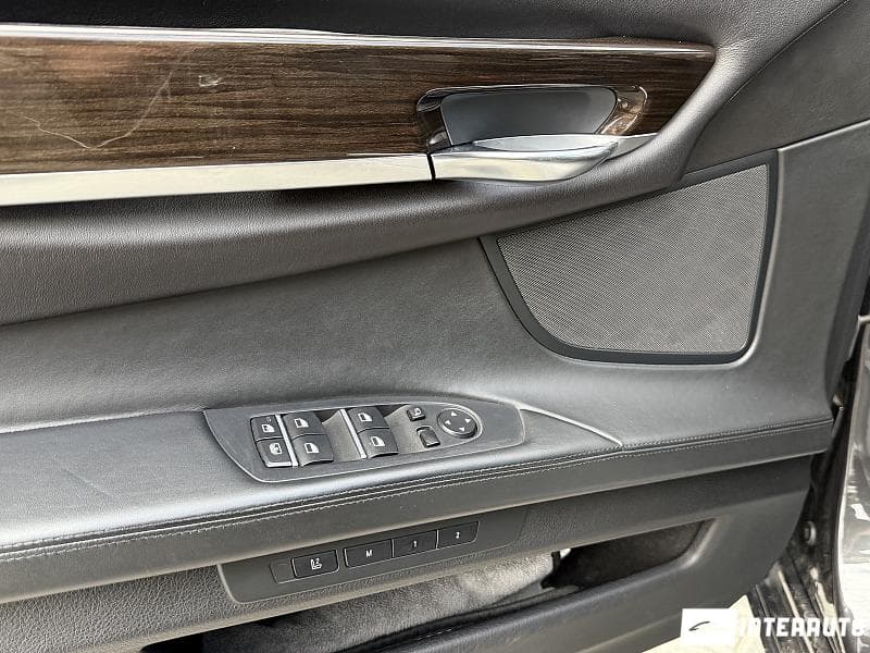2009 BMW 750 — Miniatură 18
