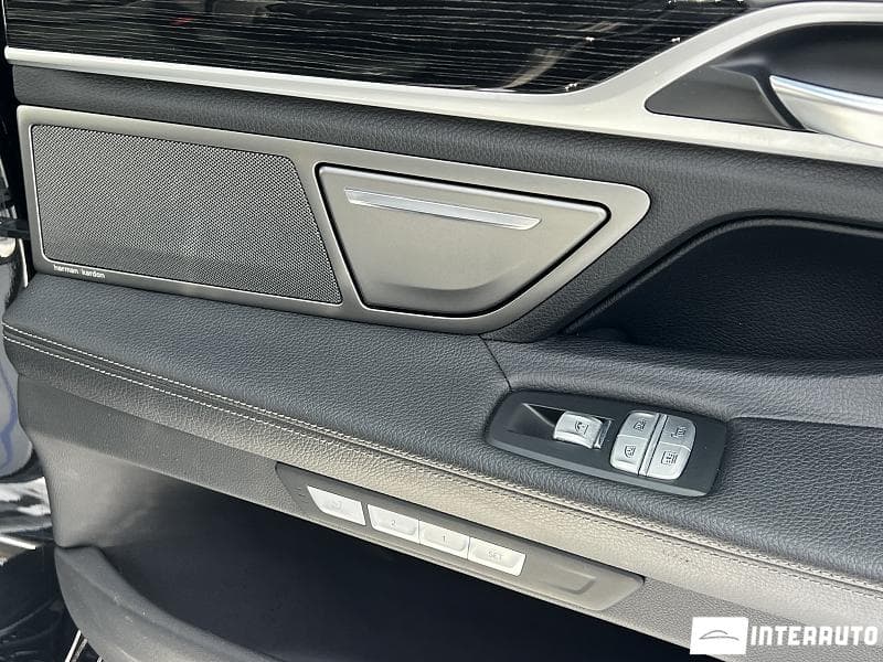 2016 BMW 740e — Miniatură 23