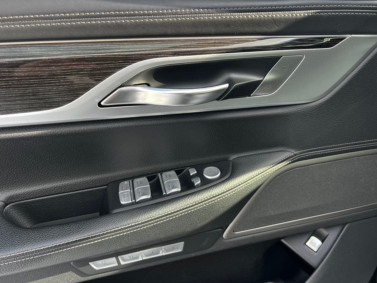 2016 BMW 740e — Miniatură 15