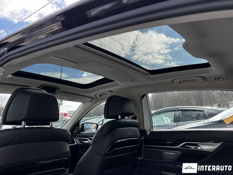 2016 BMW 740e — Miniatură 22