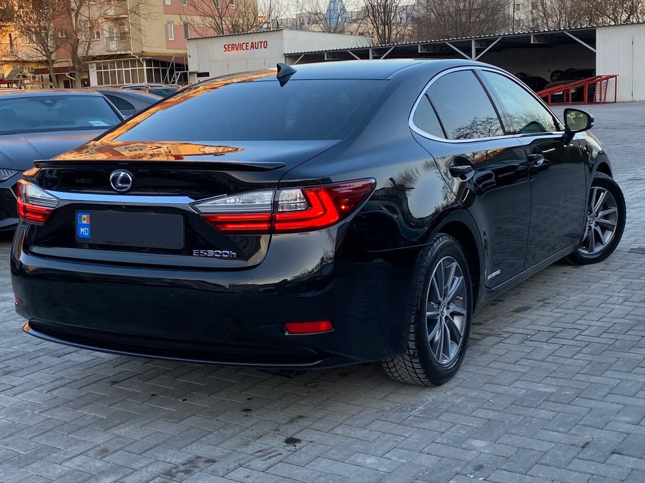 2017 Lexus ES 300h — Miniatură 2