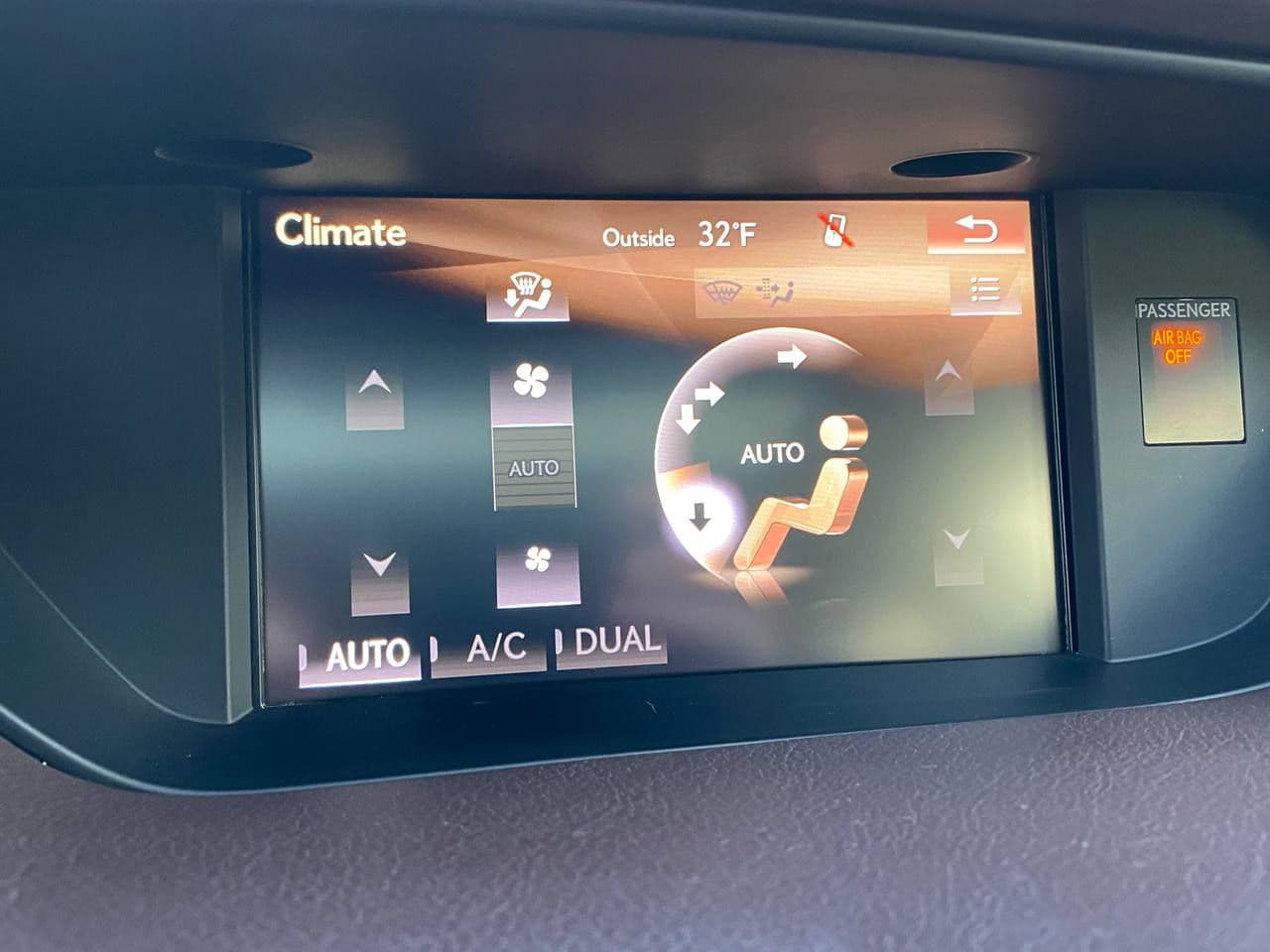 2017 Lexus ES 300h — Miniatură 10