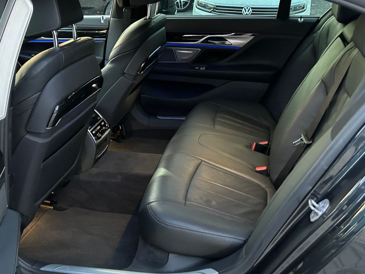 BMW 740 2018 — Миниатюра 18