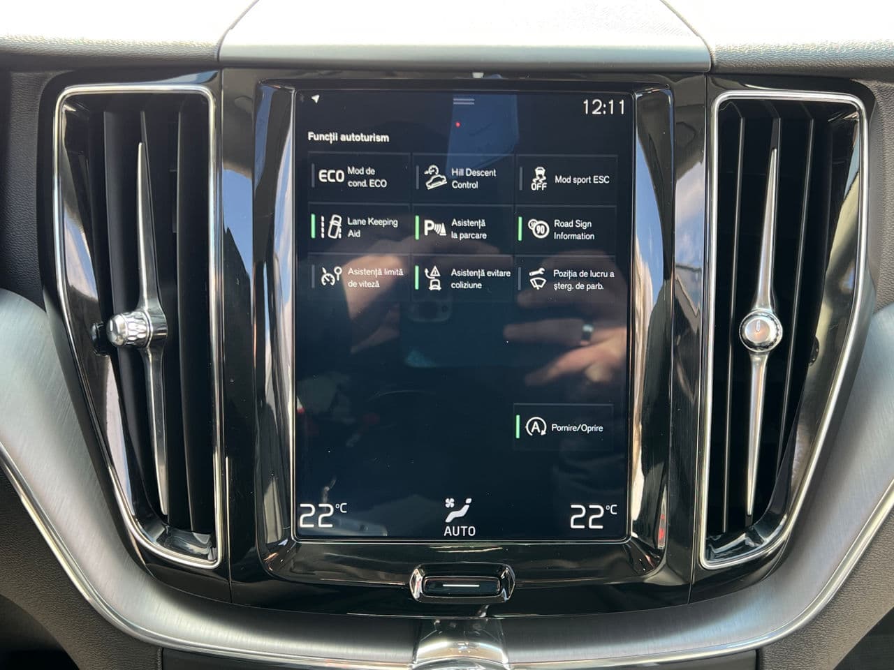 Volvo XC 60 2018 — Миниатюра 9