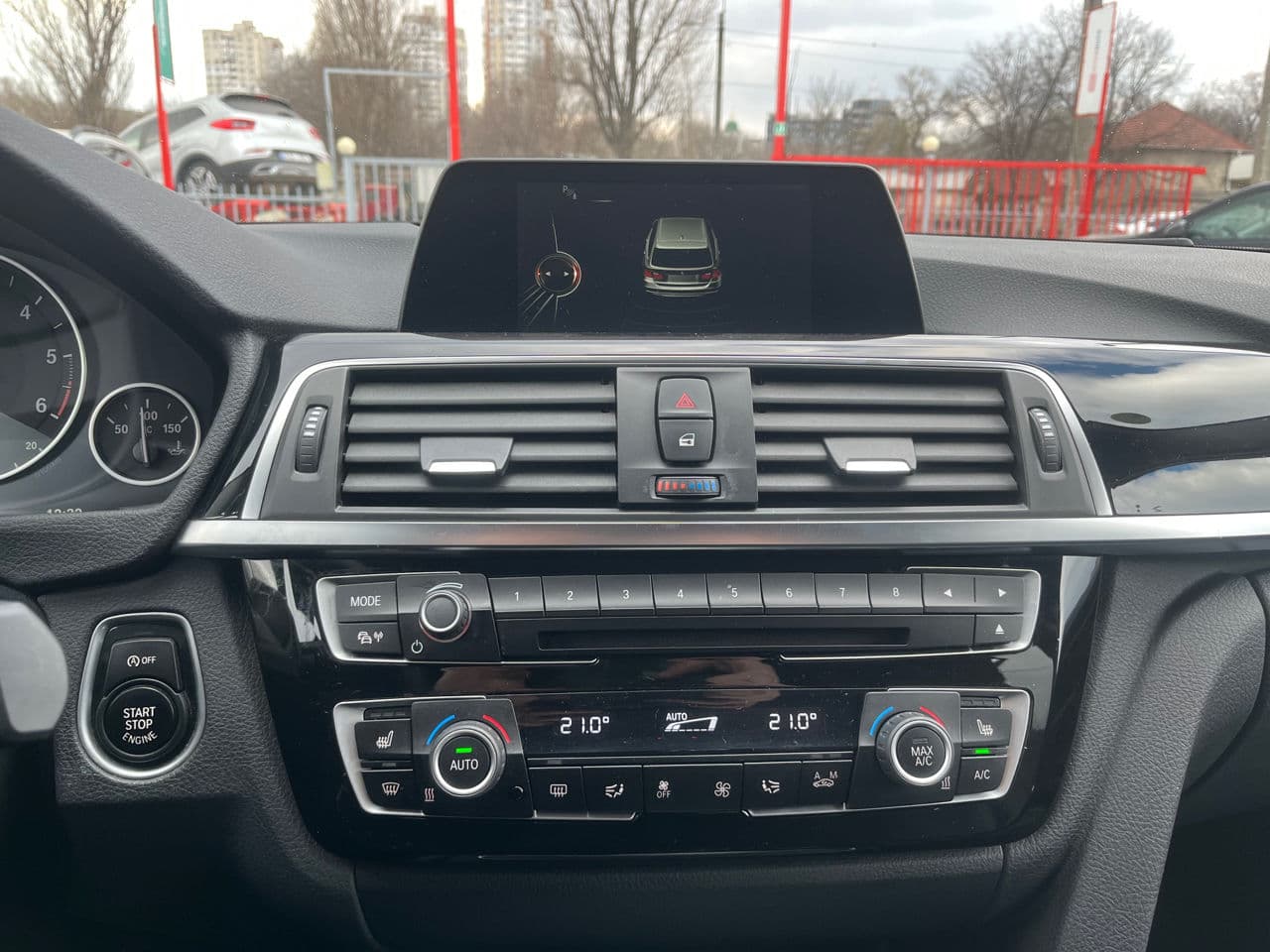 2017 BMW 318 — Miniatură 11