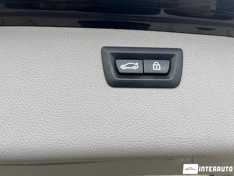 2017 BMW 318 — Miniatură 18