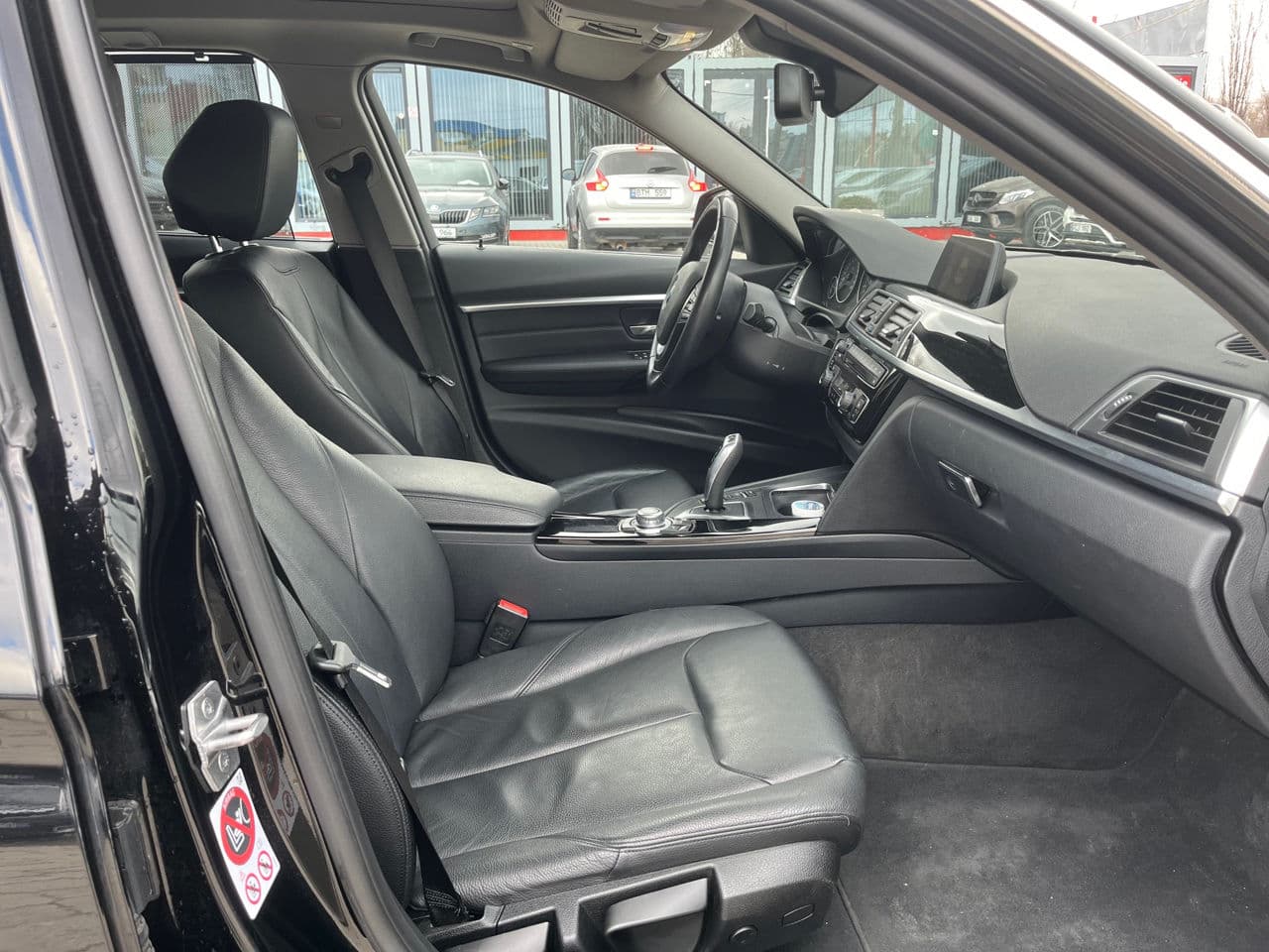 2017 BMW 318 — Miniatură 13