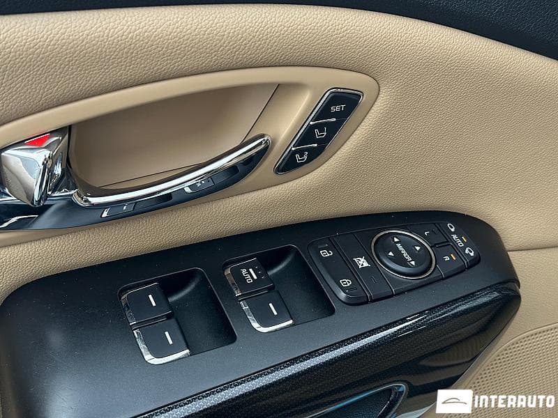 2015 Kia Carnival — Miniatură 8