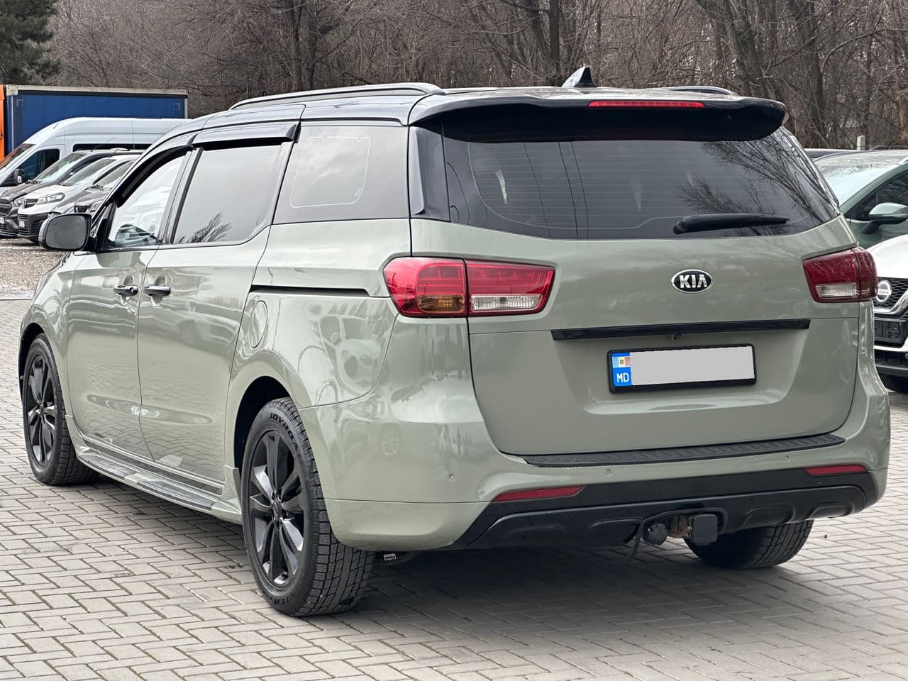 2015 Kia Carnival — Miniatură 4