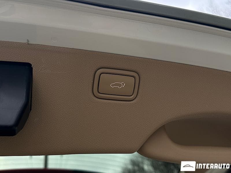 2015 Kia Carnival — Miniatură 25