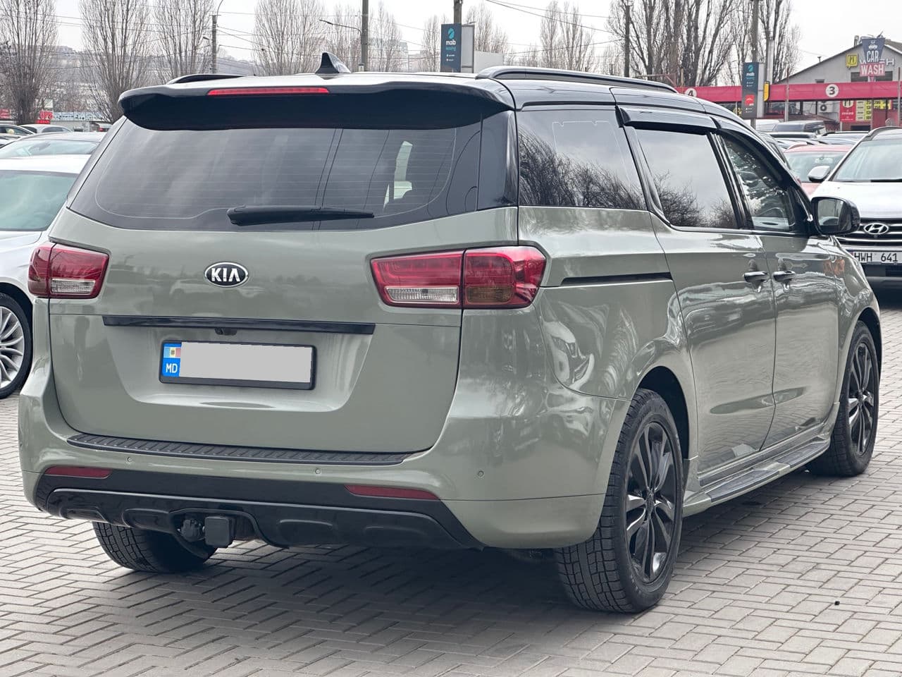 2015 Kia Carnival — Miniatură 2