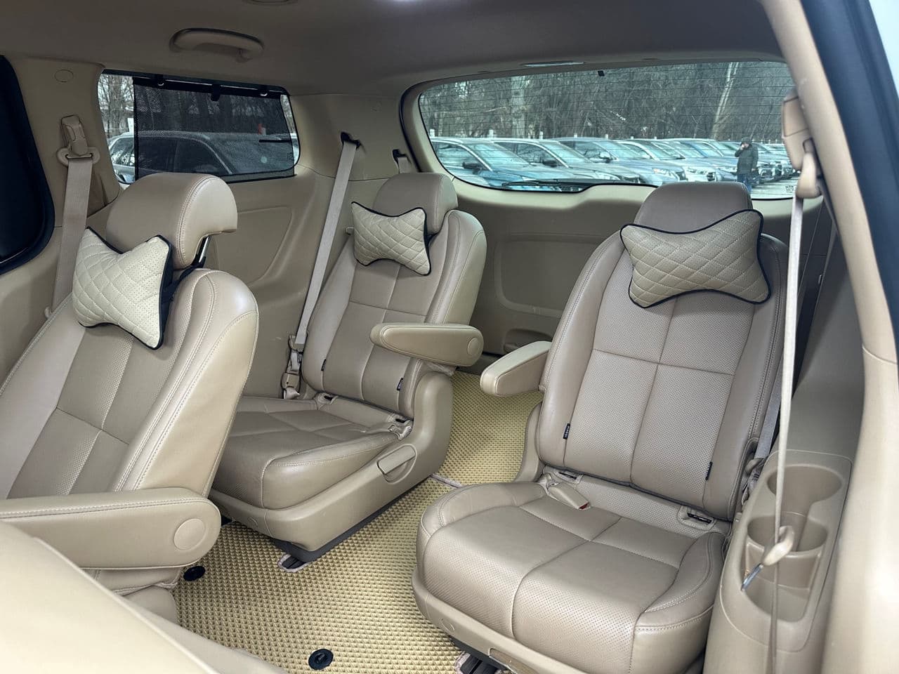 2015 Kia Carnival — Miniatură 23