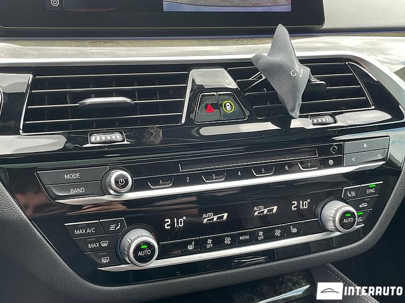 2017 BMW 530 — Miniatură 11
