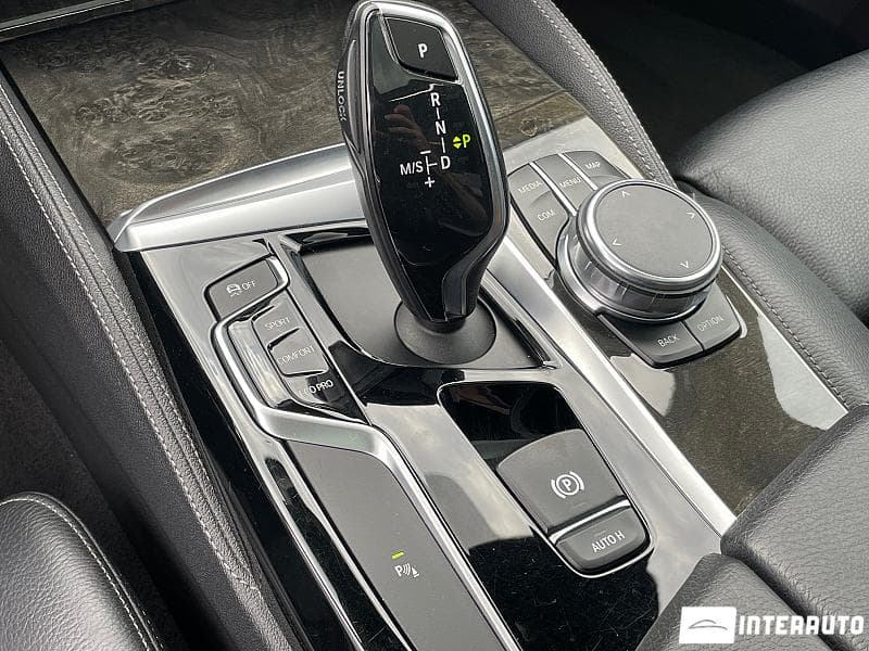 2017 BMW 530 — Miniatură 12