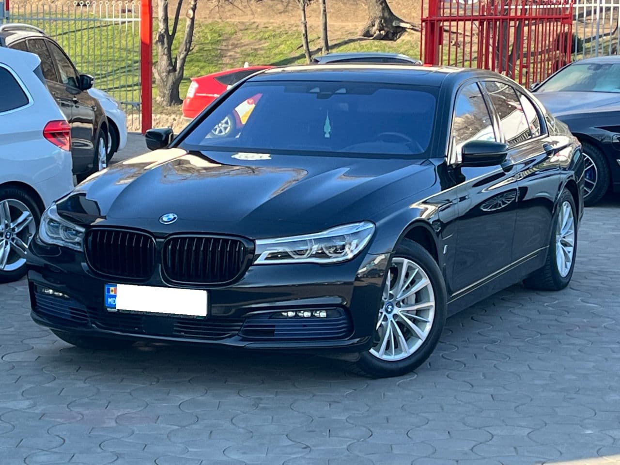 2016 BMW 740e — Miniatură 2