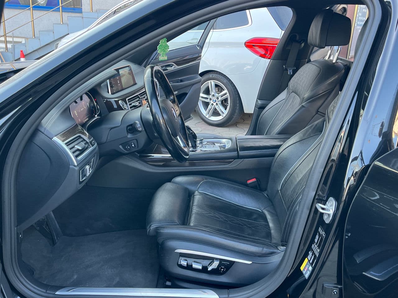 2016 BMW 740e — Miniatură 8