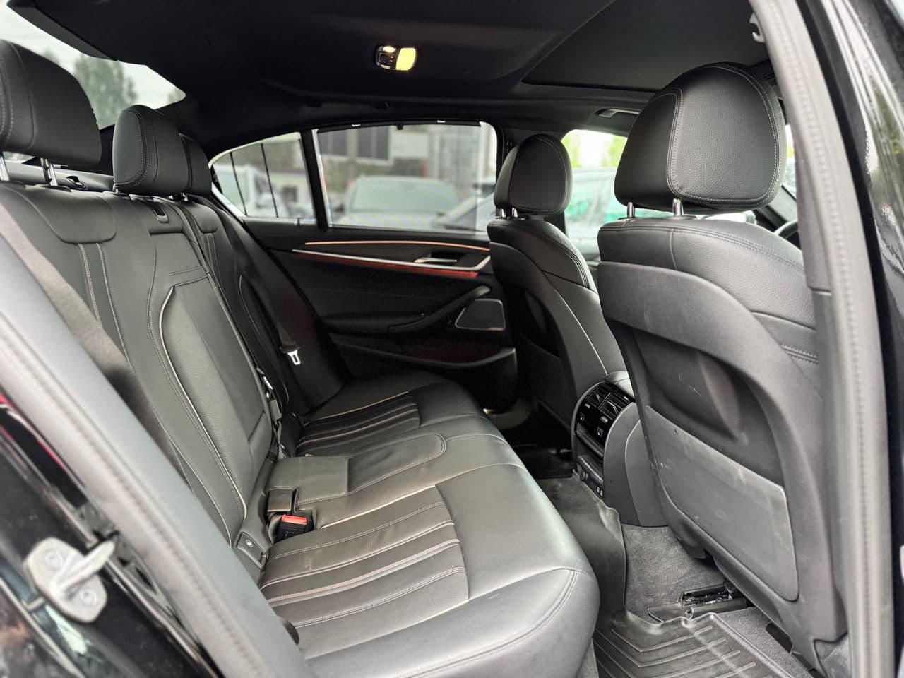 2022 BMW 530e — Miniatură 23
