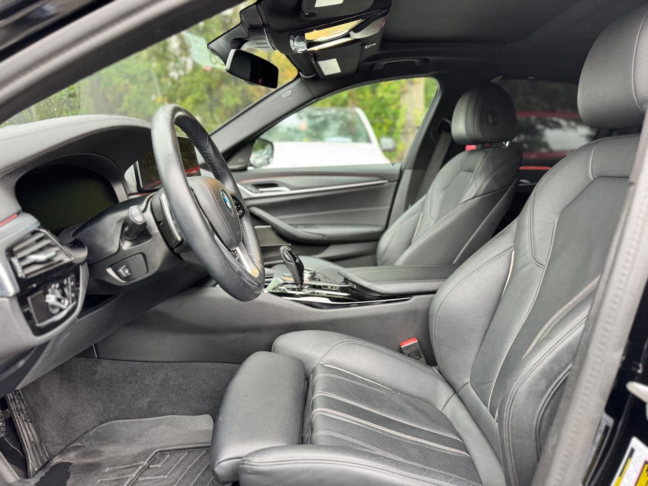 2022 BMW 530e — Miniatură 11
