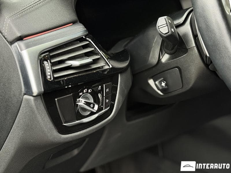 2022 BMW 530e — Miniatură 13