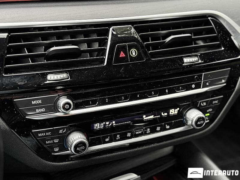 2022 BMW 530e — Miniatură 18