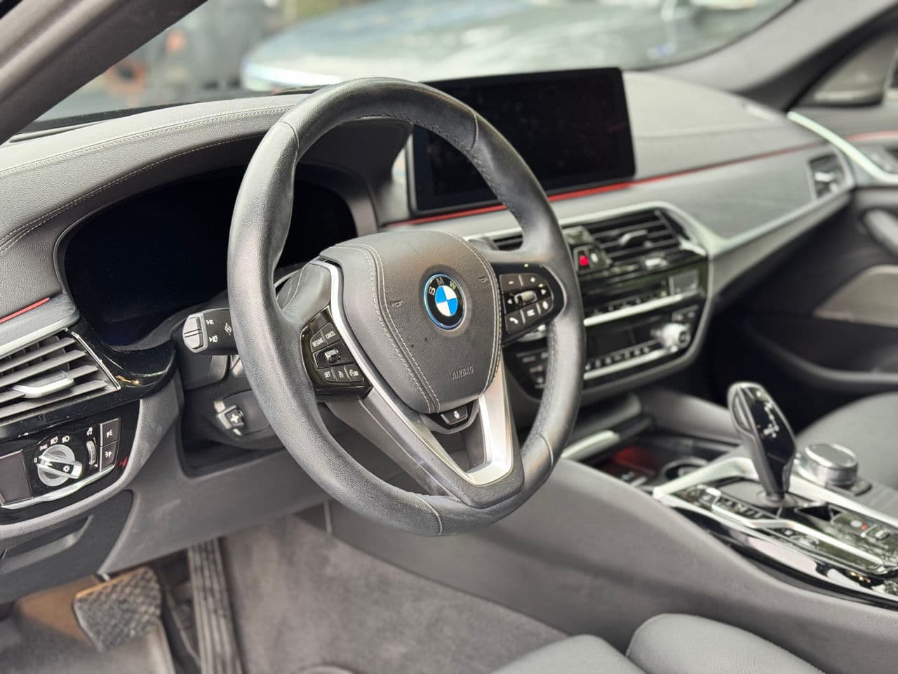 2022 BMW 530e — Miniatură 12