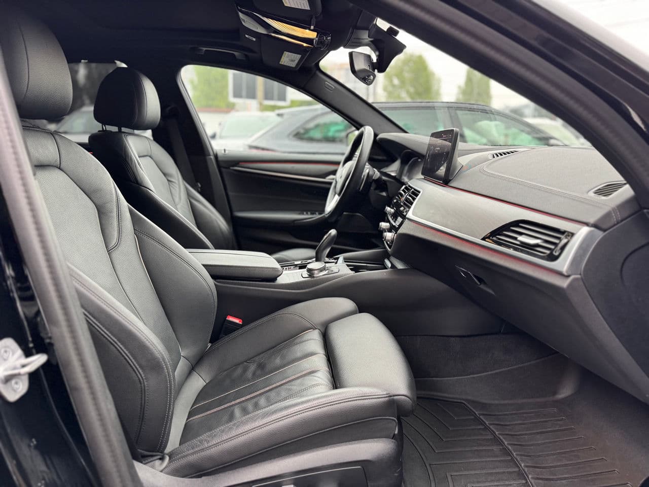 2022 BMW 530e — Miniatură 24
