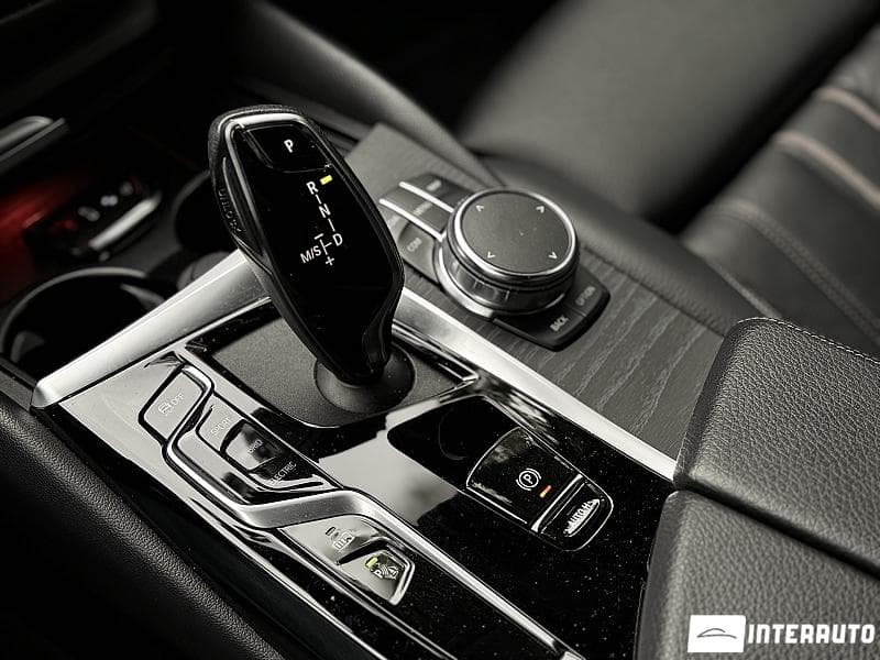 2022 BMW 530e — Miniatură 19
