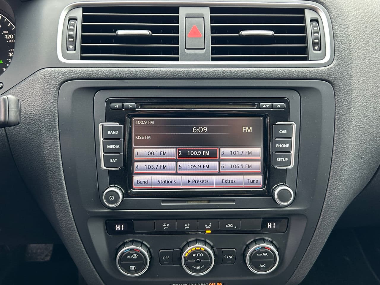 Volkswagen Jetta 2013 — Миниатюра 14